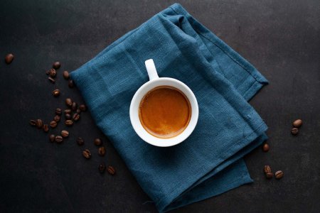 Caffè decaffeinato: è una valida alternativa al caffè? Proprietà e controindicazioni