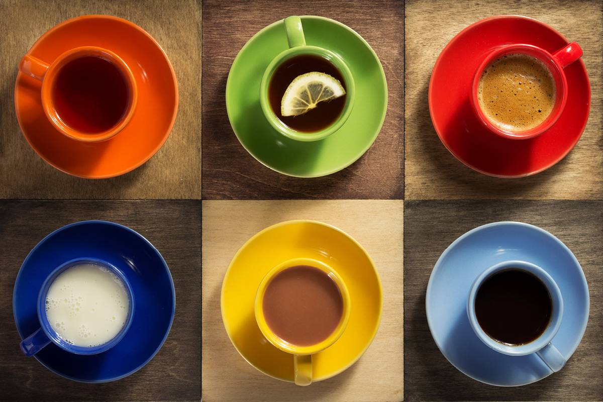 tazze con diverse tipologie di tisane e caffè
